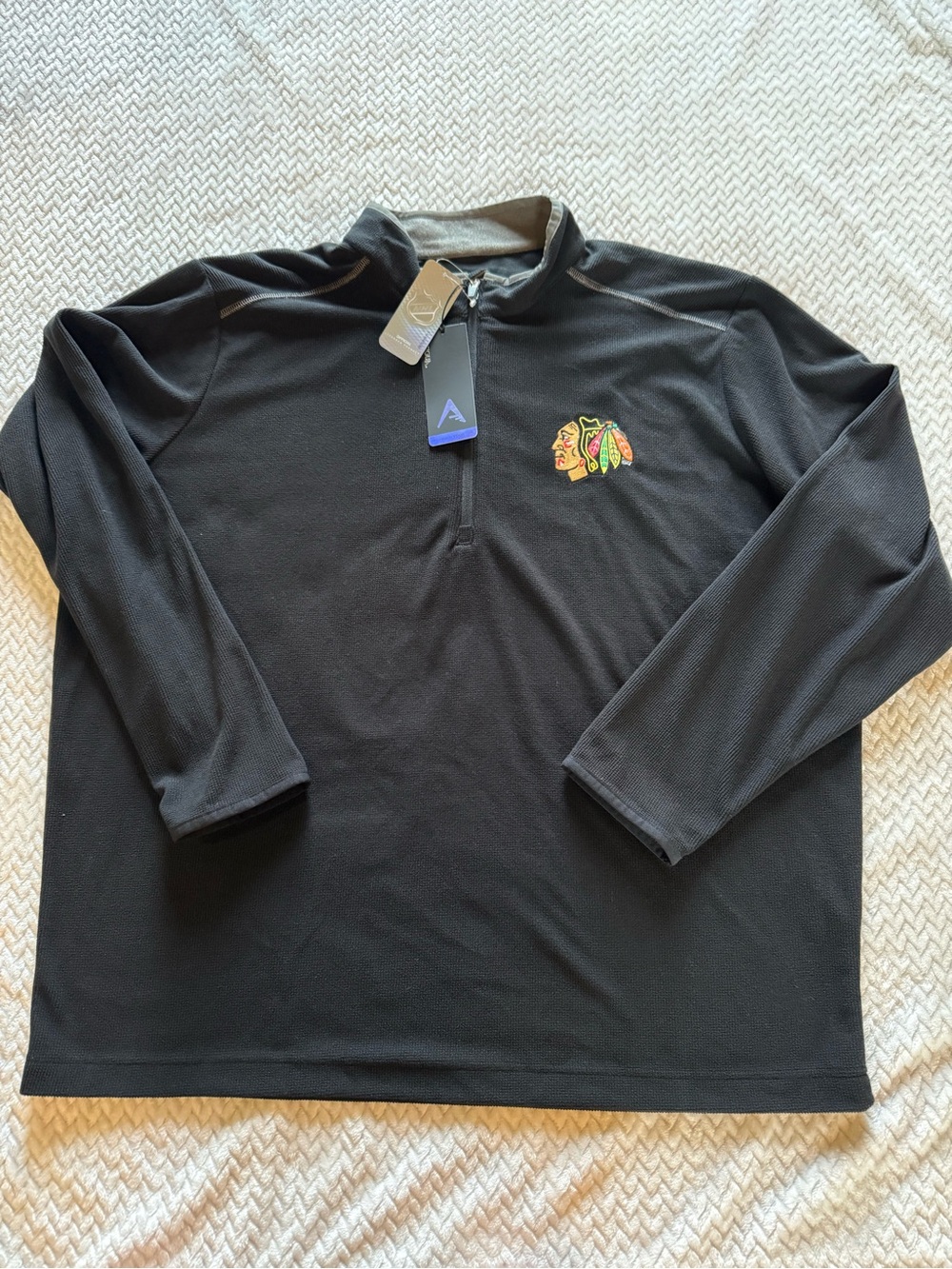 NWT Men’s Blackhawks Pullover